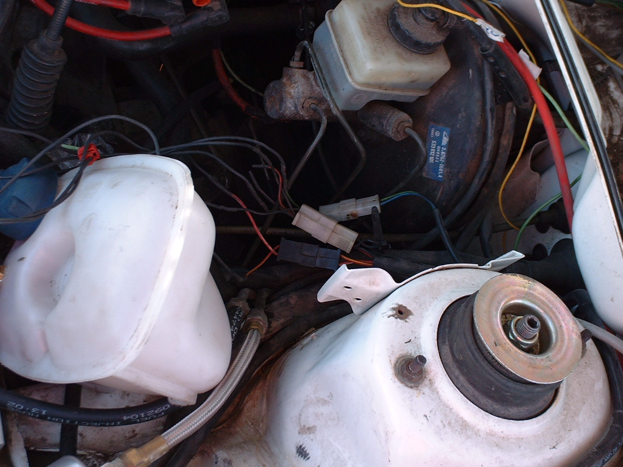 060409wirestomainharnessfar.JPG